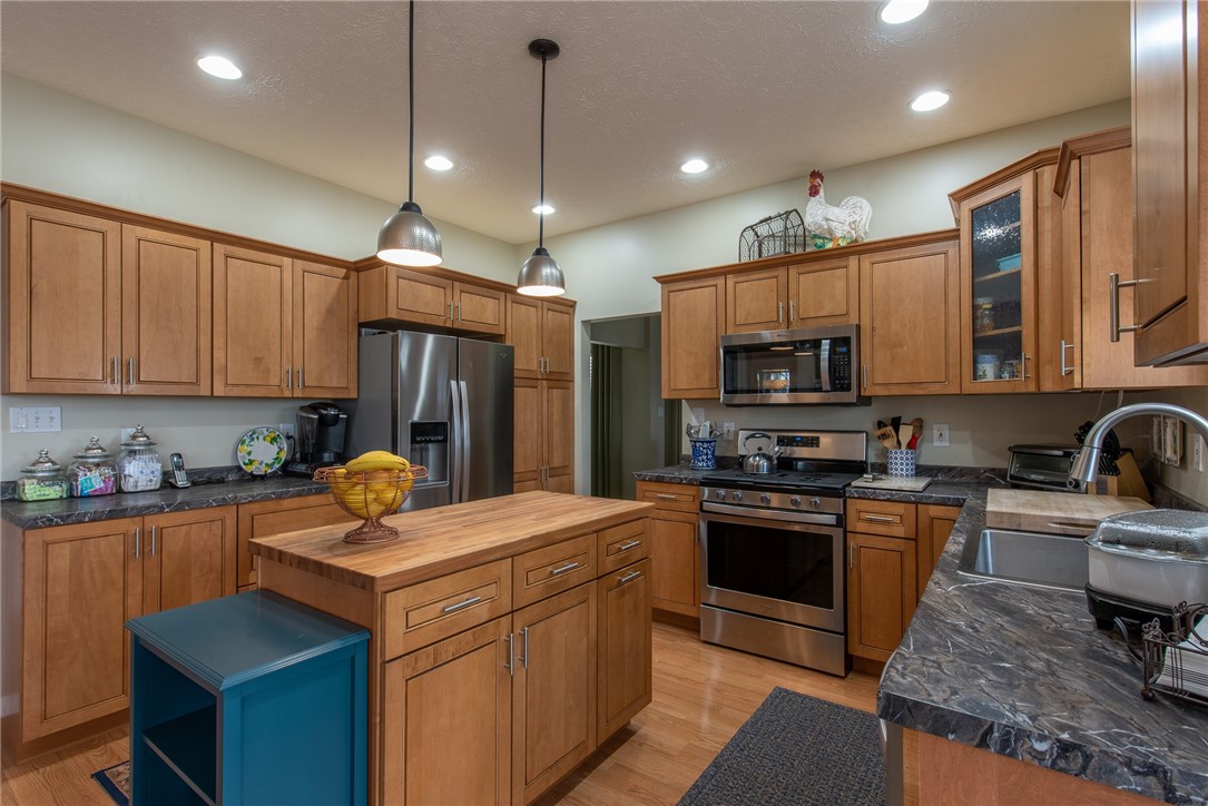 W Leechburg, Pennsylvania 15656, United States, 4 Bedrooms Bedrooms, ,3 BathroomsBathrooms,Residential,Pending,110538