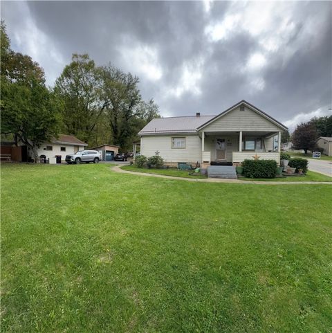 Photo of 204 N Cascade St, New Castle, PA 16101 (MLS # 1725237)