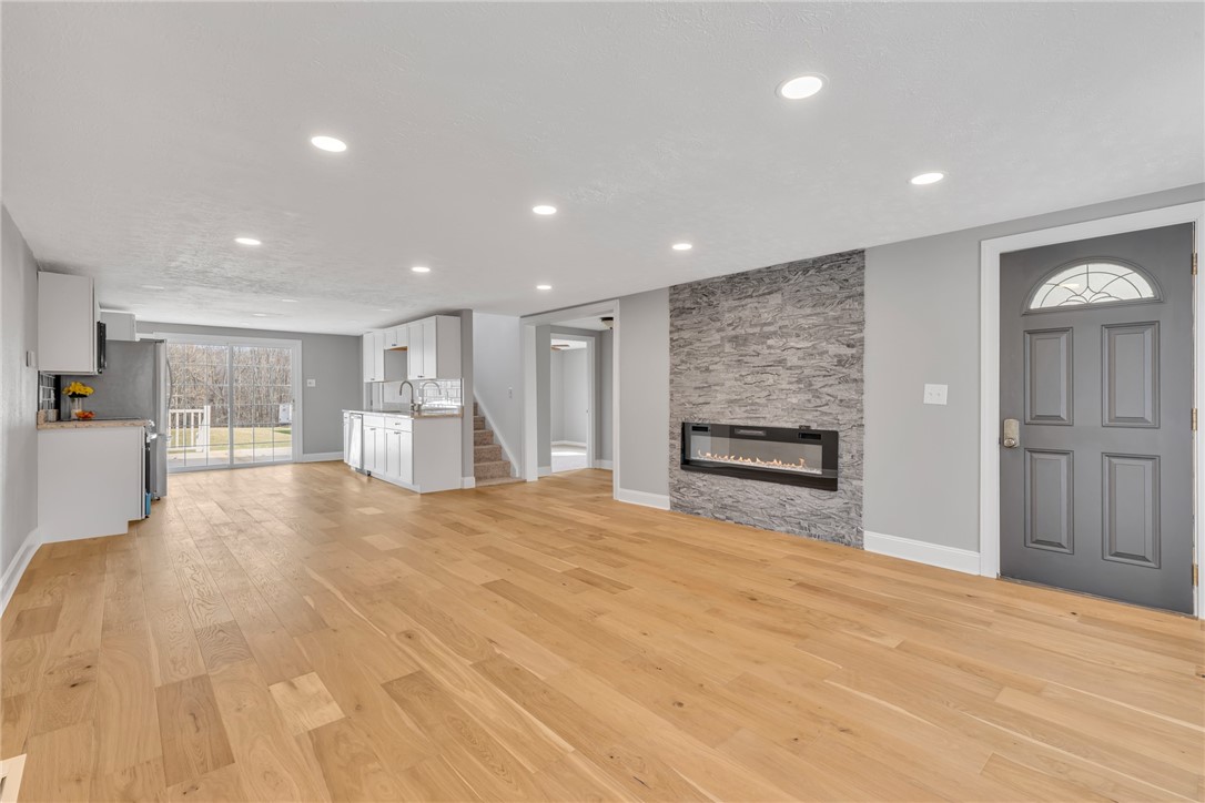 Chippewa Twp, Pennsylvania 15010, United States, 4 Bedrooms Bedrooms, ,3 BathroomsBathrooms,Residential,Contingent,9506