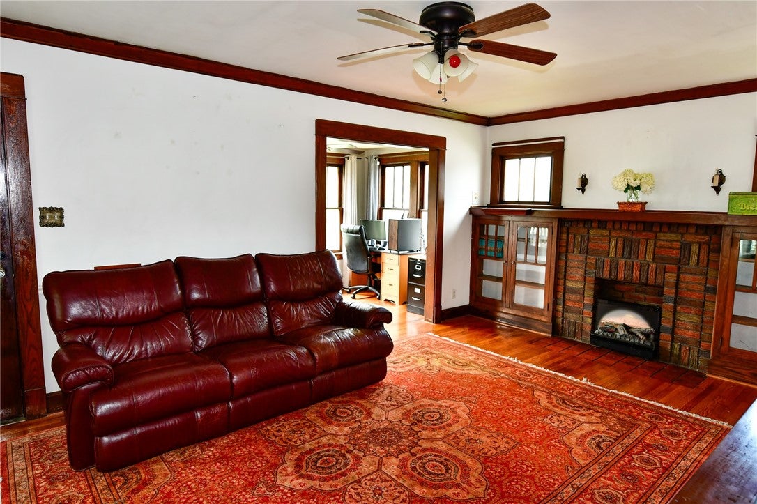 215 S Main St
