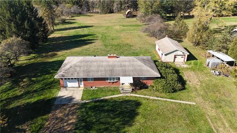 Photo of 595 Wachob Dr, Punxsutawney, PA 15767 (MLS # 1748961)