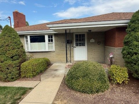 Photo of 201 Orchard Park Dr, Bethel Park, PA 15102 (MLS # 1725360)