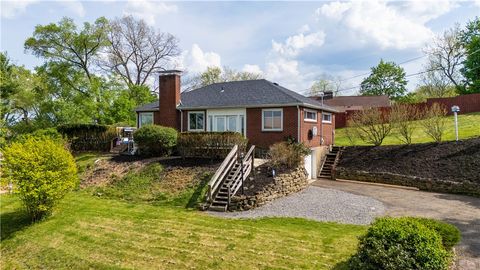 Photo of 105 Parkview Rd, Pittsburgh, PA 15237 (MLS # 1751039)