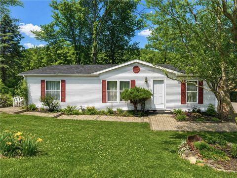 Photo of 34 First St, Ellwood City, PA 16117 (MLS # 1750391)