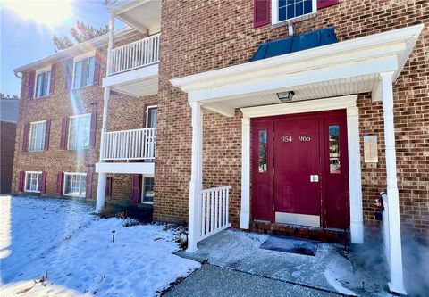 Photo of 955 Woodhollow Dr #B, Cranberry Twp, PA 16066 (MLS # 1738291)