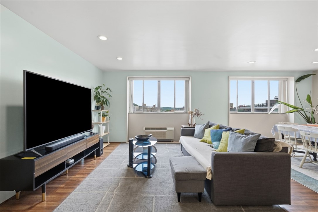 128 N Craig 909