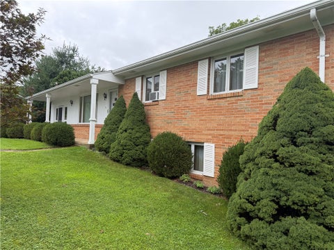 Homes For Sale - 133 Singer Way Way<br/> Ligonier Twp, PA 15658