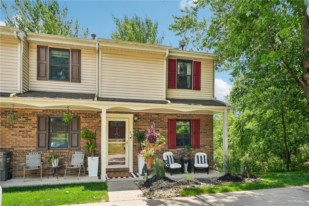 435 Brookside Ct