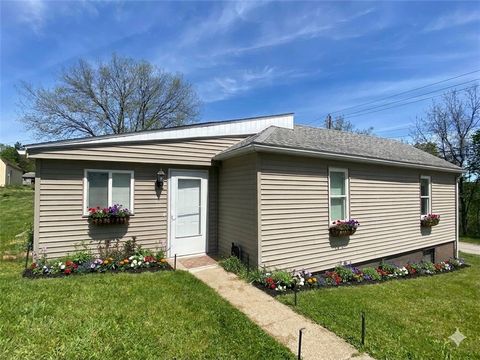 Photo of 72 S Lincoln Ave, Greensburg, PA 15601 (MLS # 1751436)