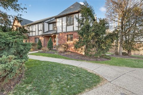 1585 Stone Mansion Dr Franklin Park PA 15143