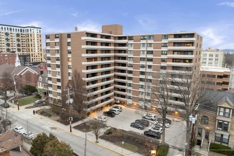 Photo of 220 N Dithridge St #803, Pittsburgh, PA 15213 (MLS # 1742276)