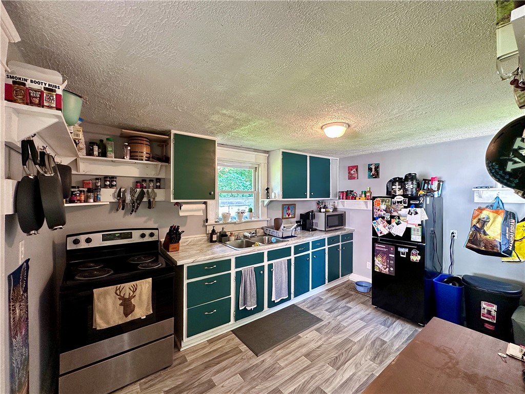 Union Twp, Pennsylvania 16101, United States, 2 Bedrooms Bedrooms, ,1 BathroomBathrooms,Residential,Contingent,180096