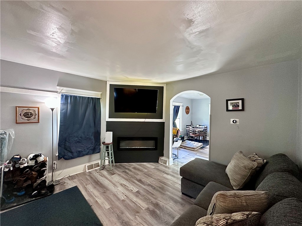 Union Twp, Pennsylvania 16101, United States, 2 Bedrooms Bedrooms, ,1 BathroomBathrooms,Residential,Contingent,180096