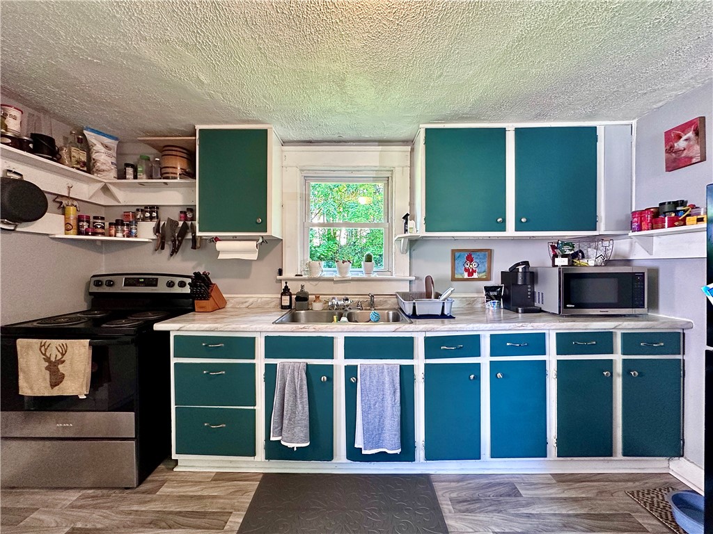 Union Twp, Pennsylvania 16101, United States, 2 Bedrooms Bedrooms, ,1 BathroomBathrooms,Residential,Contingent,180096