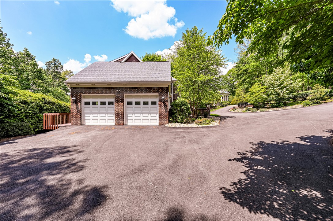 264 Cobblestone Dr