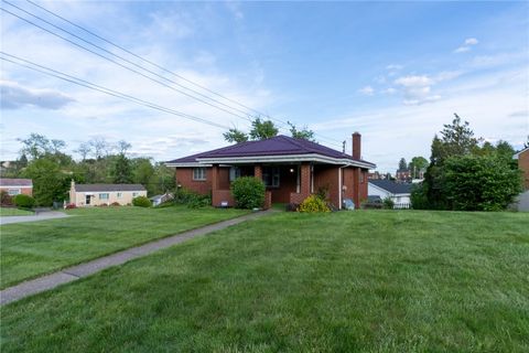 Photo of 105 Flicker Dr, Mc Kees Rocks, PA 15136 (MLS # 1751729)