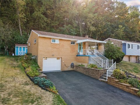 Photo of 142 Donmor Dr, Pittsburgh, PA 15237 (MLS # 1742470)
