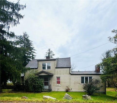 Photo of 696 Breakneck Rd., Connellsville, PA 15425 (MLS # 1731934)