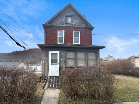 Photo of 901 Broadway Ave, East Butler, PA 16029 (MLS # 1747481)