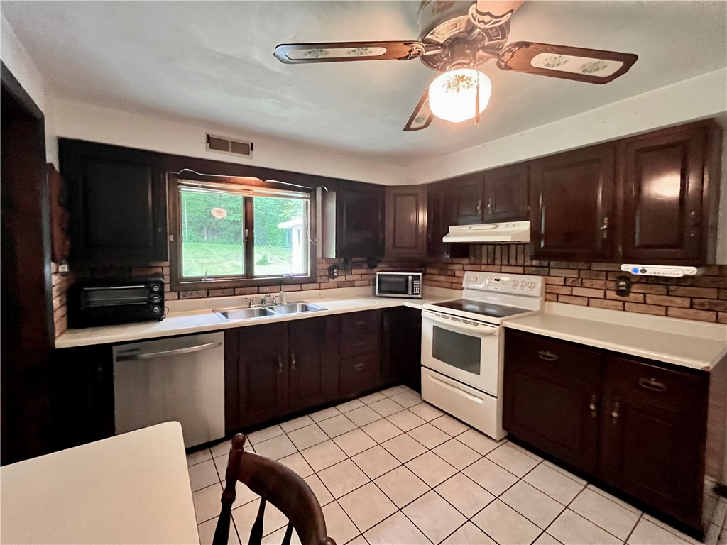 Hanover Twp - Wsh, Pennsylvania 15021, United States, 3 Bedrooms Bedrooms, ,2 BathroomsBathrooms,Residential,Contingent,144487