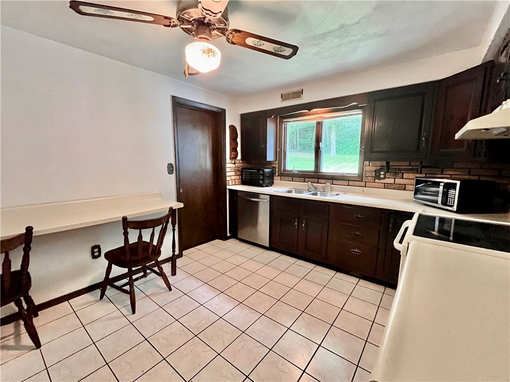 Hanover Twp - Wsh, Pennsylvania 15021, United States, 3 Bedrooms Bedrooms, ,2 BathroomsBathrooms,Residential,Contingent,144487