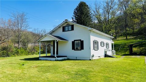 Photo of 708 Lardintown Rd, Tarentum, PA 15084 (MLS # 1750979)