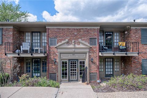 Photo of 1020 Chatham Park Dr #J, Pittsburgh, PA 15216 (MLS # 1750740)