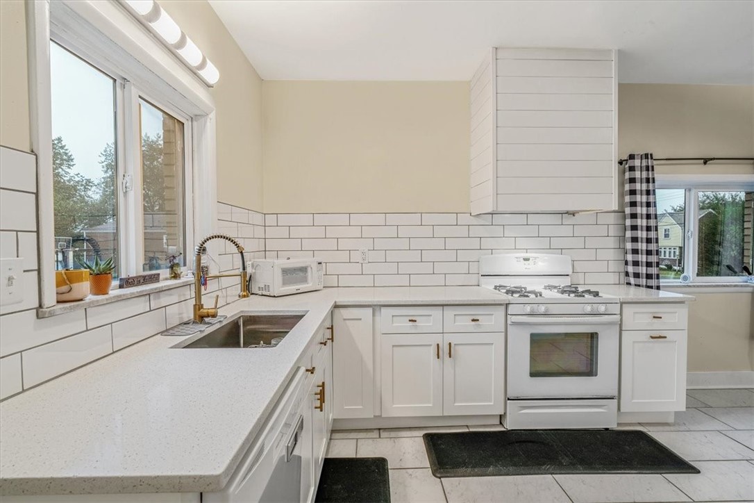 Munhall, Pennsylvania 15120, United States, 3 Bedrooms Bedrooms, ,2 BathroomsBathrooms,Residential,Active,216836