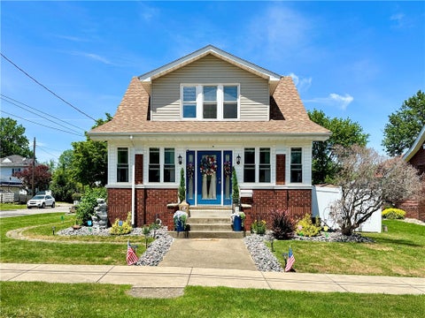 Homes For Sale - 303 E Meyer Avenue Ave<br/> New Castle, PA 16105