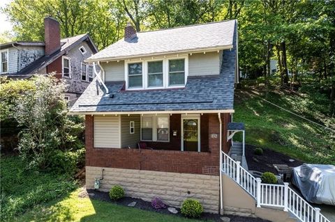 Photo of 152 Oakview Ave, Pittsburgh, PA 15218 (MLS # 1752848)