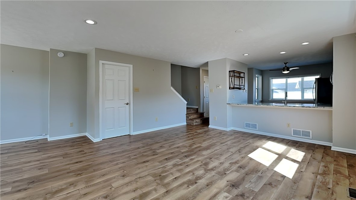 Mars Boro, Pennsylvania 16046, United States, 3 Bedrooms Bedrooms, ,3 BathroomsBathrooms,Residential,Contingent,91439