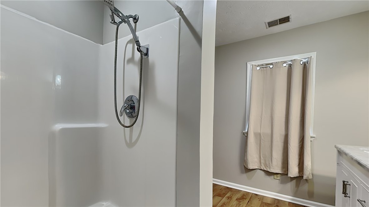 Mars Boro, Pennsylvania 16046, United States, 3 Bedrooms Bedrooms, ,3 BathroomsBathrooms,Residential,Contingent,91439