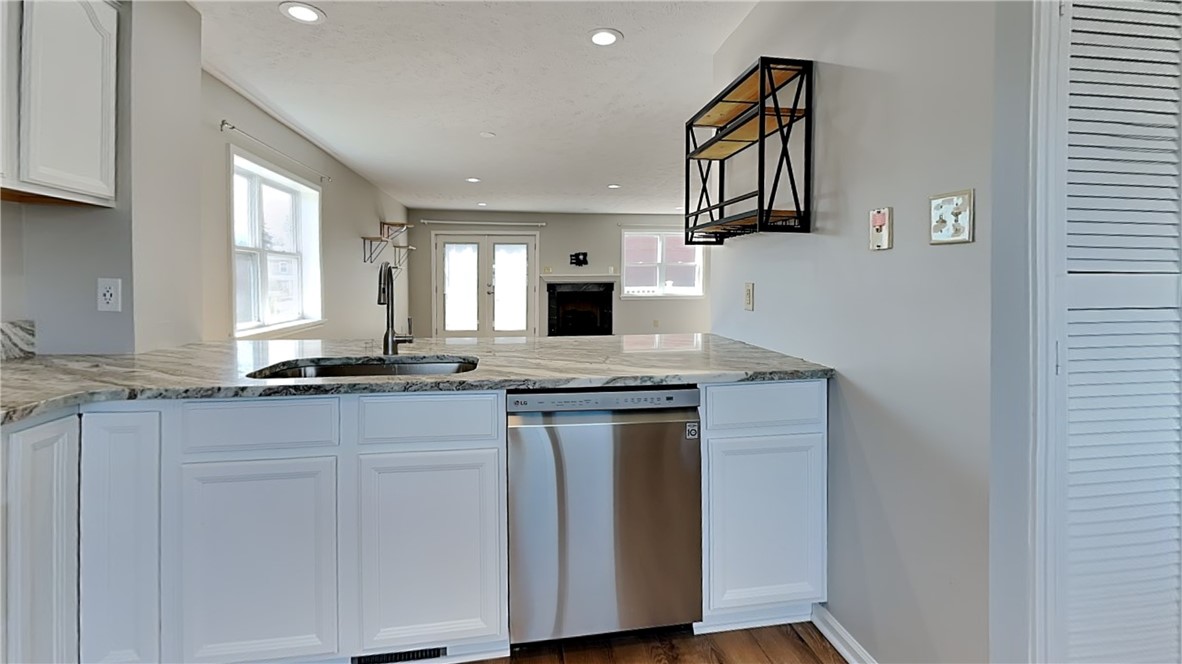 Mars Boro, Pennsylvania 16046, United States, 3 Bedrooms Bedrooms, ,3 BathroomsBathrooms,Residential,Contingent,91439