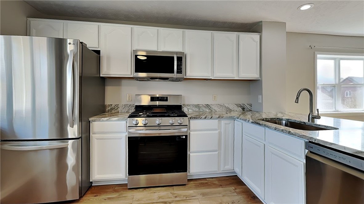 Mars Boro, Pennsylvania 16046, United States, 3 Bedrooms Bedrooms, ,3 BathroomsBathrooms,Residential,Contingent,91439