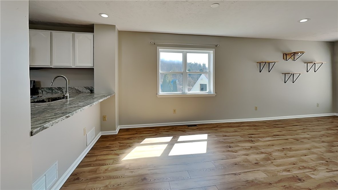 Mars Boro, Pennsylvania 16046, United States, 3 Bedrooms Bedrooms, ,3 BathroomsBathrooms,Residential,Contingent,91439