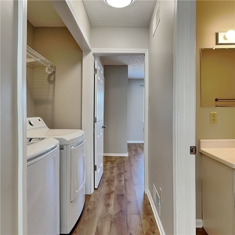 Mars Boro, Pennsylvania 16046, United States, 3 Bedrooms Bedrooms, ,3 BathroomsBathrooms,Residential,Contingent,91439