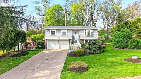 Photo of 1032 Willow Glen Dr, Bethel Park, PA 15102 (MLS # 1751015)