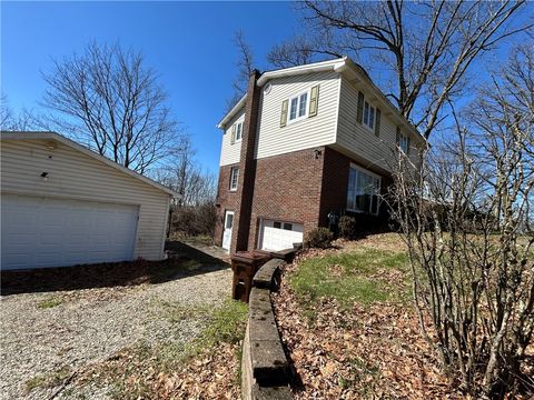 Photo of 622 Ross Dr, Apollo, PA 15613 (MLS # 1745611)