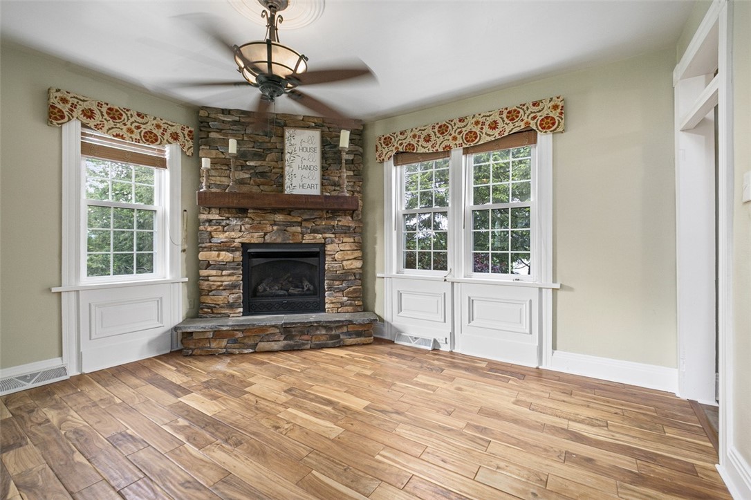 Dunbar Twp, Pennsylvania 15425, United States, 3 Bedrooms Bedrooms, ,2 BathroomsBathrooms,Residential,Contingent,136650