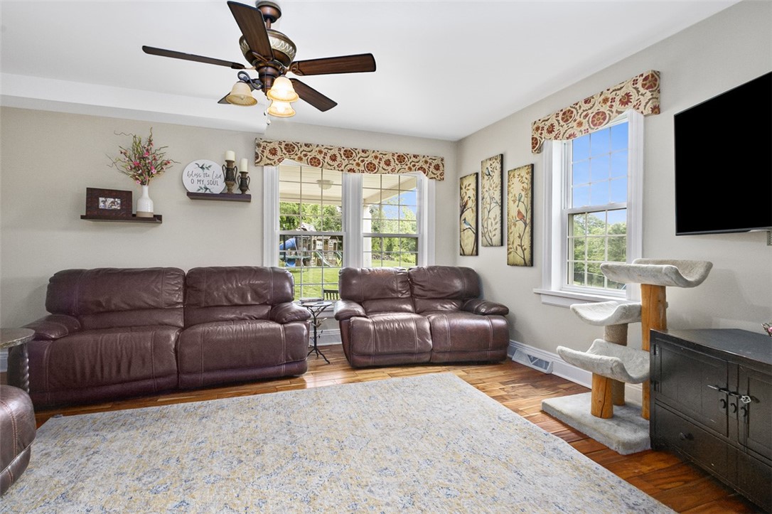 Dunbar Twp, Pennsylvania 15425, United States, 3 Bedrooms Bedrooms, ,2 BathroomsBathrooms,Residential,Contingent,136650