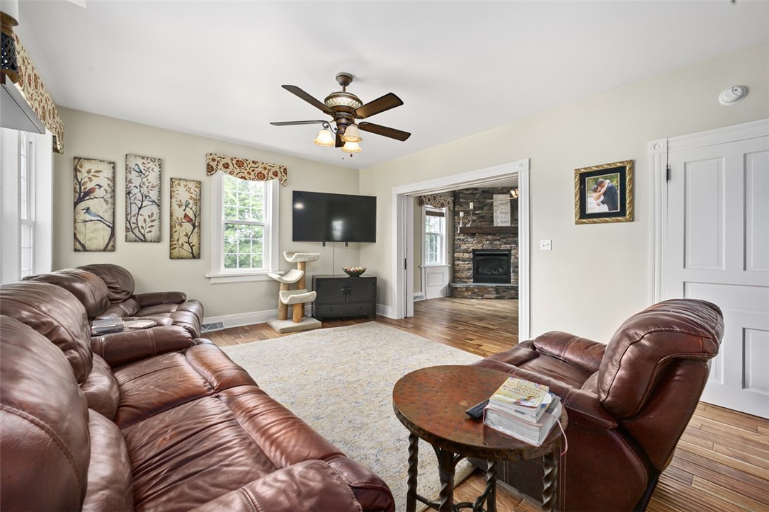 Dunbar Twp, Pennsylvania 15425, United States, 3 Bedrooms Bedrooms, ,2 BathroomsBathrooms,Residential,Contingent,136650