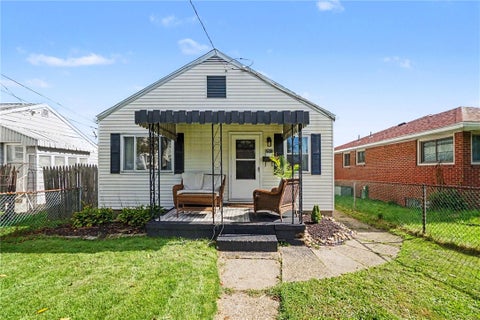 Homes For Sale - 2511 C St<br/> Liberty Boro, PA 15133