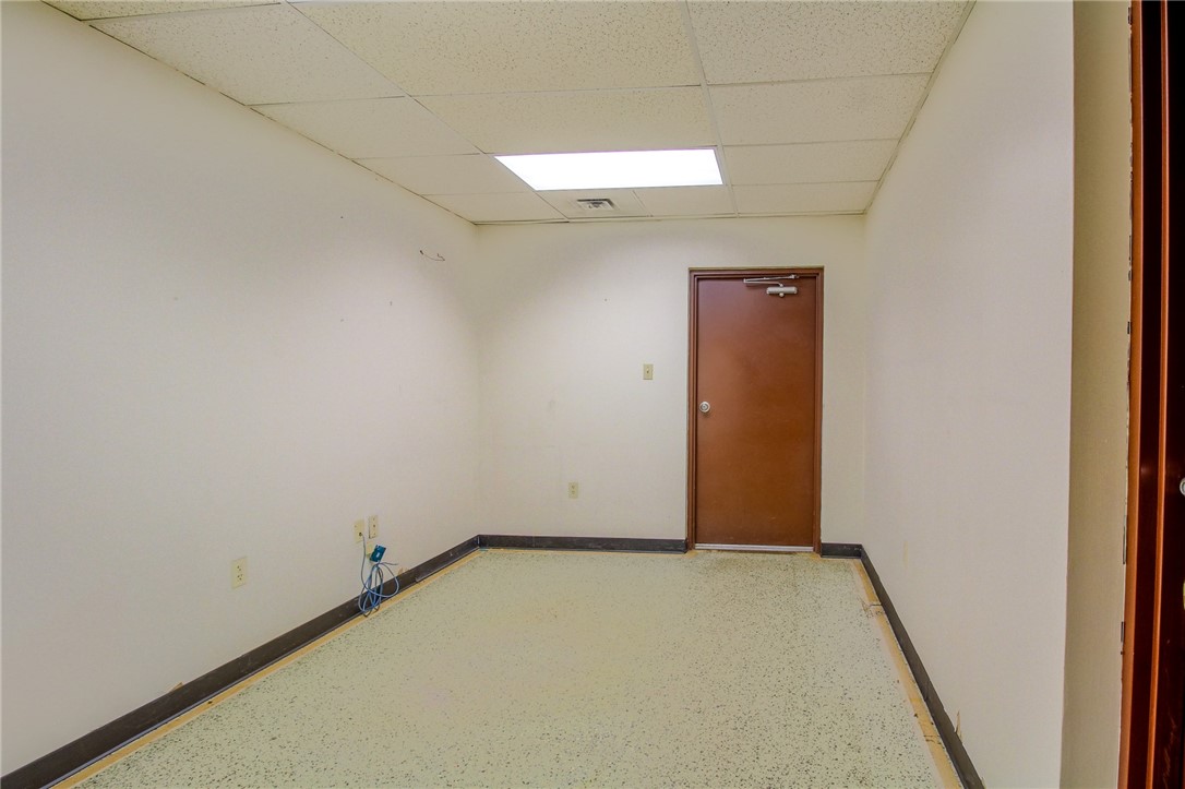 Banksville/Westwood, Pennsylvania 15220, United States, ,Commercial,Active,36174
