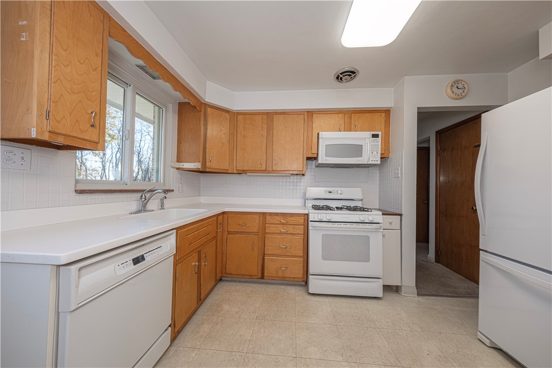 Braddock Hills, Pennsylvania 15221, United States, 3 Bedrooms Bedrooms, ,2 BathroomsBathrooms,Residential,Active,246390