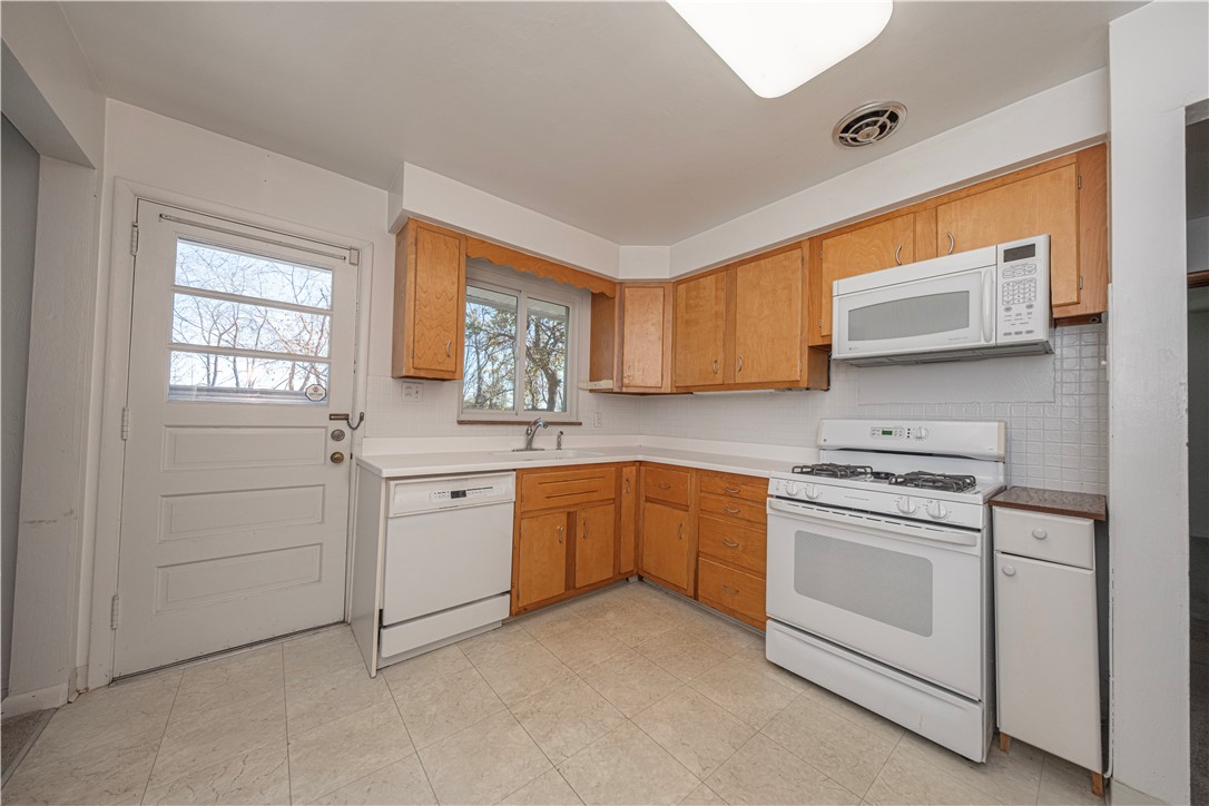 Braddock Hills, Pennsylvania 15221, United States, 3 Bedrooms Bedrooms, ,2 BathroomsBathrooms,Residential,Active,246390