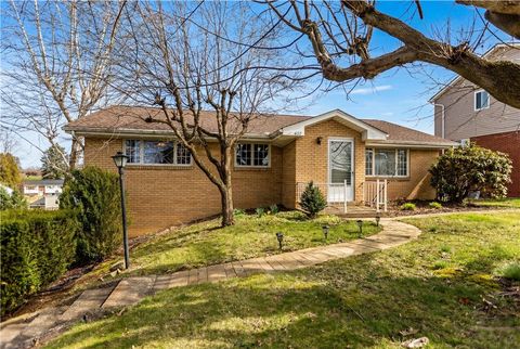 Photo of 427 Carolina Dr, Oakdale, PA 15071 (MLS # 1745370)