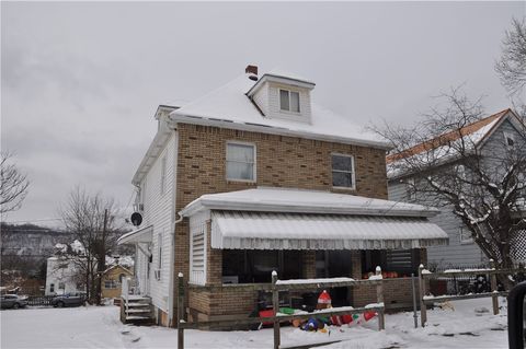 Photo of 1213 Kenneth Ave, New Kensington, PA 15065 (MLS # 1735924)