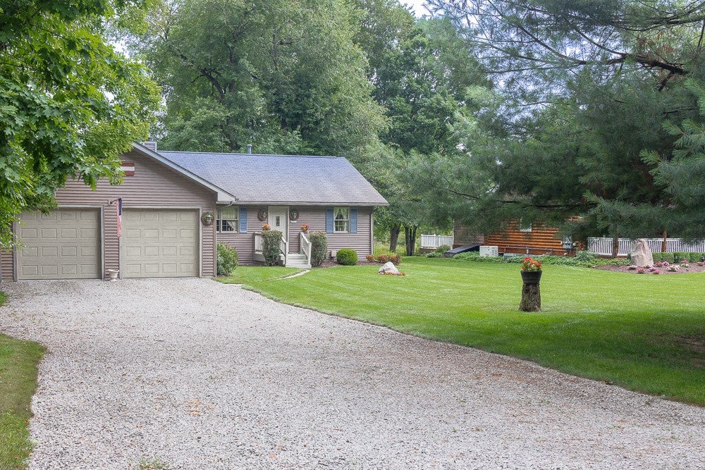 612 Latonka Dr