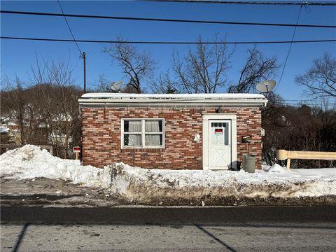 204 Mccoy Rd Stowe Twp PA 15136