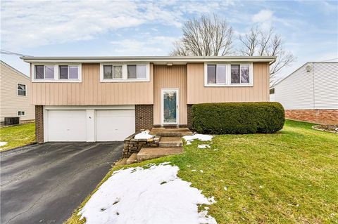 Photo of 23 Seneca Dr, Greensburg, PA 15601 (MLS # 1736311)